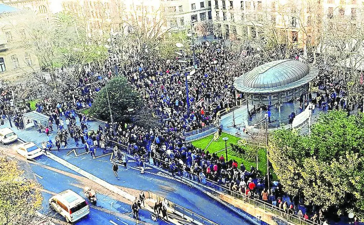 Miles de personas se manifiestan en San Sebastián contra «la nueva dictadura» del pasaporte Covid