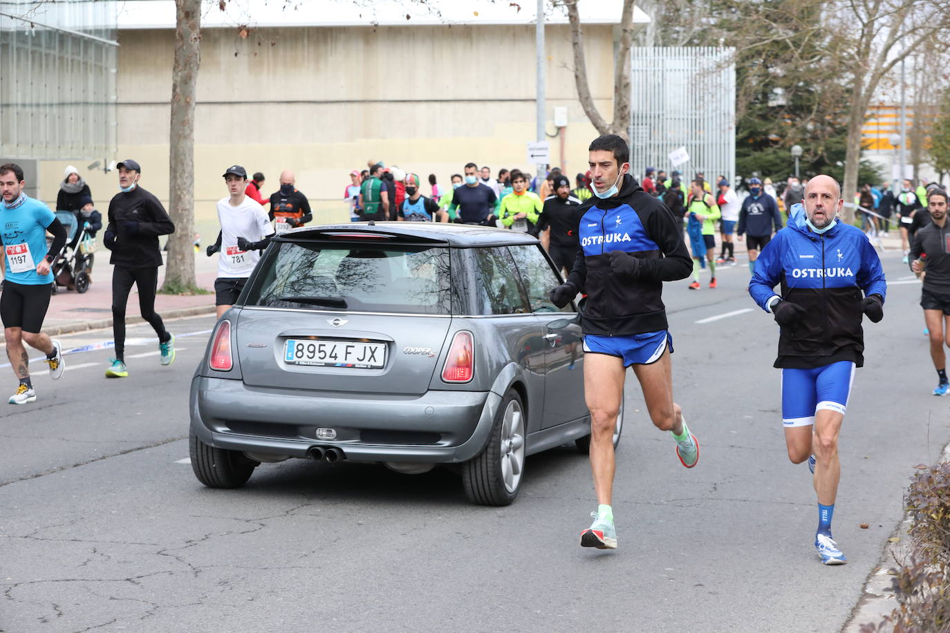 Fotos: Más de 2.500 atletas disputan la Media Maratón de Vitoria