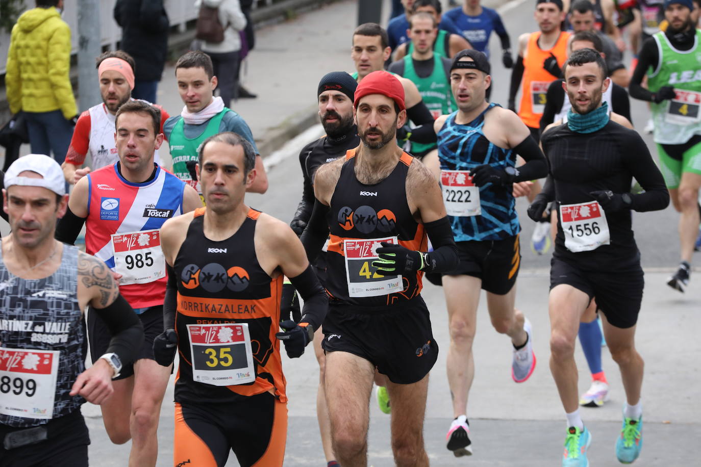 Fotos: Más de 2.500 atletas disputan la Media Maratón de Vitoria