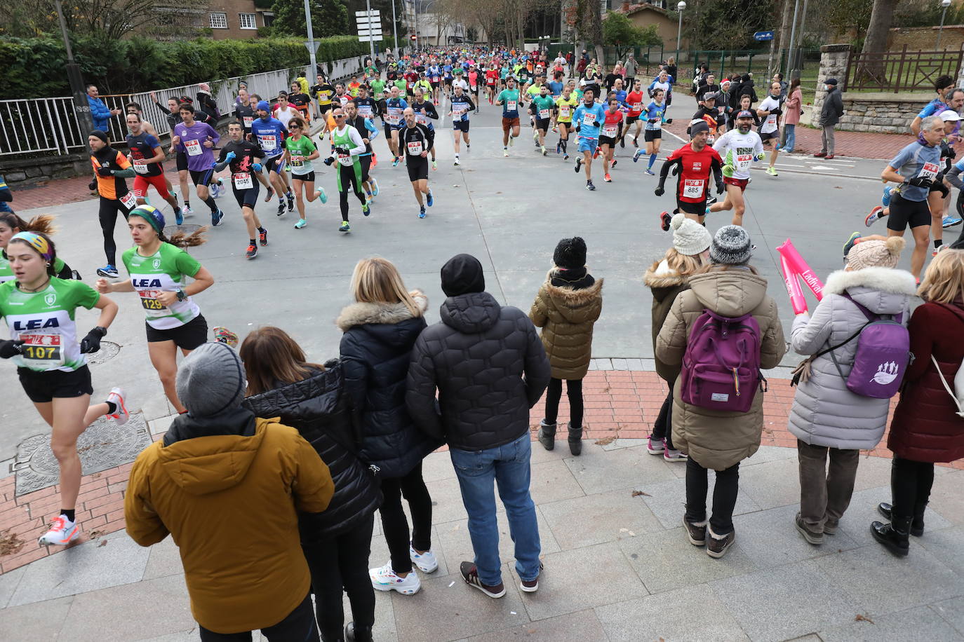 Fotos: Más de 2.500 atletas disputan la Media Maratón de Vitoria