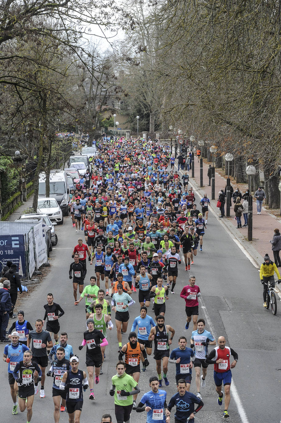 Fotos: Más de 2.500 atletas disputan la Media Maratón de Vitoria