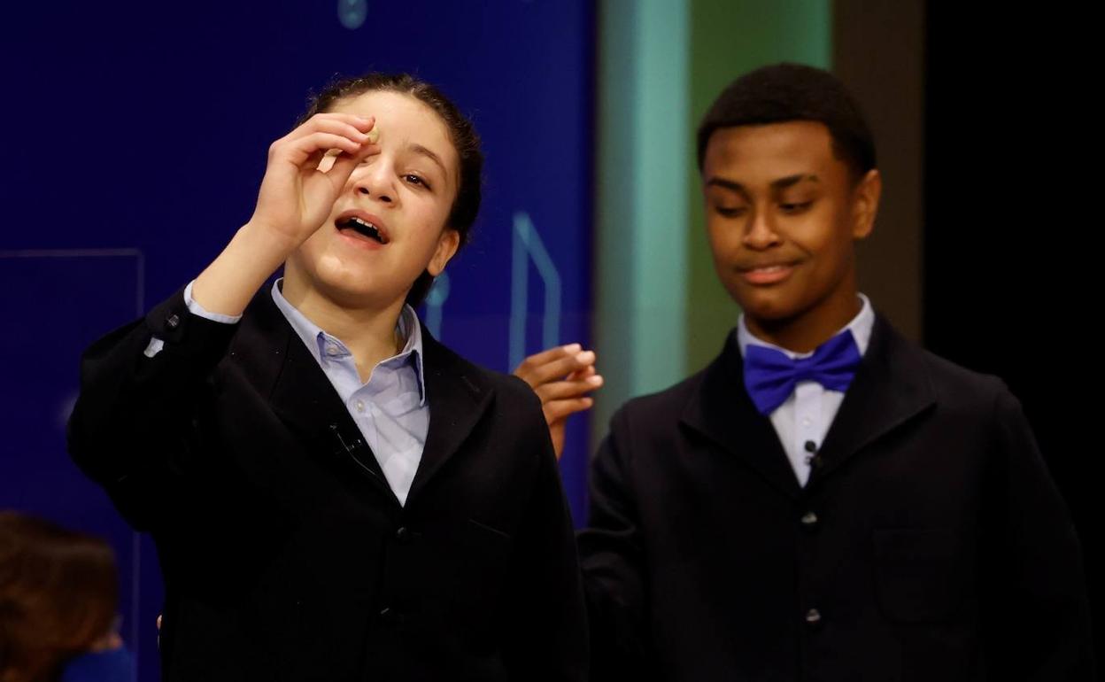 Los niños del Colegio de San Ildefonso que han cantado el segundo premio. 