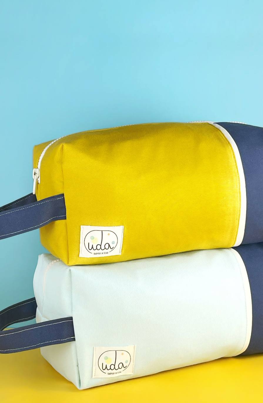 Fotos: La pareja vizcaína que rescata los colores del verano en pleno invierno con sus accesorios