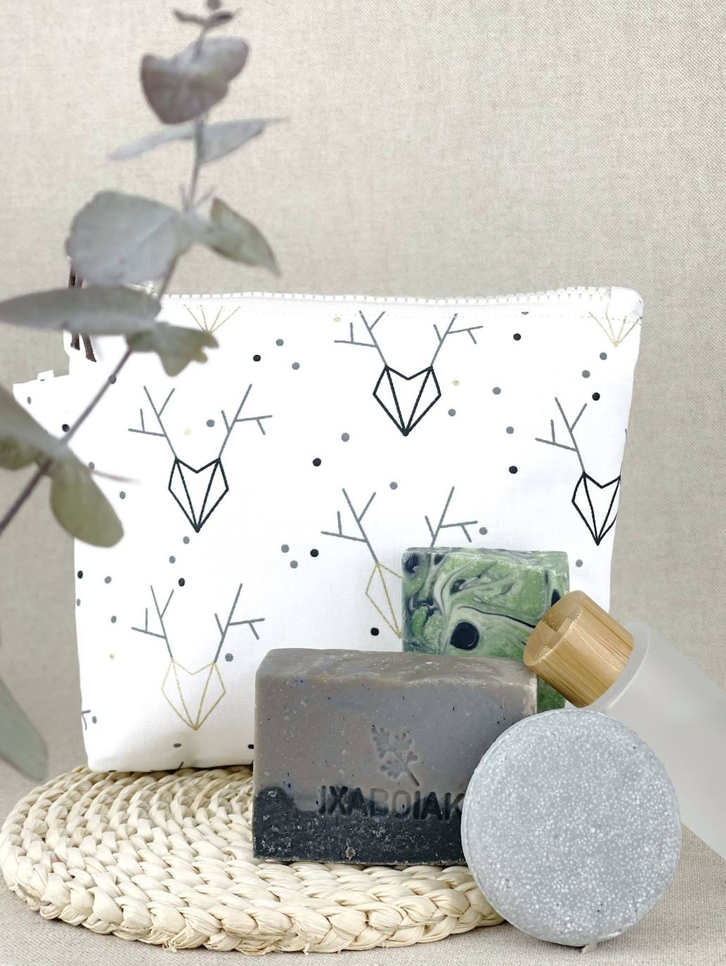 Fotos: La pareja vizcaína que rescata los colores del verano en pleno invierno con sus accesorios