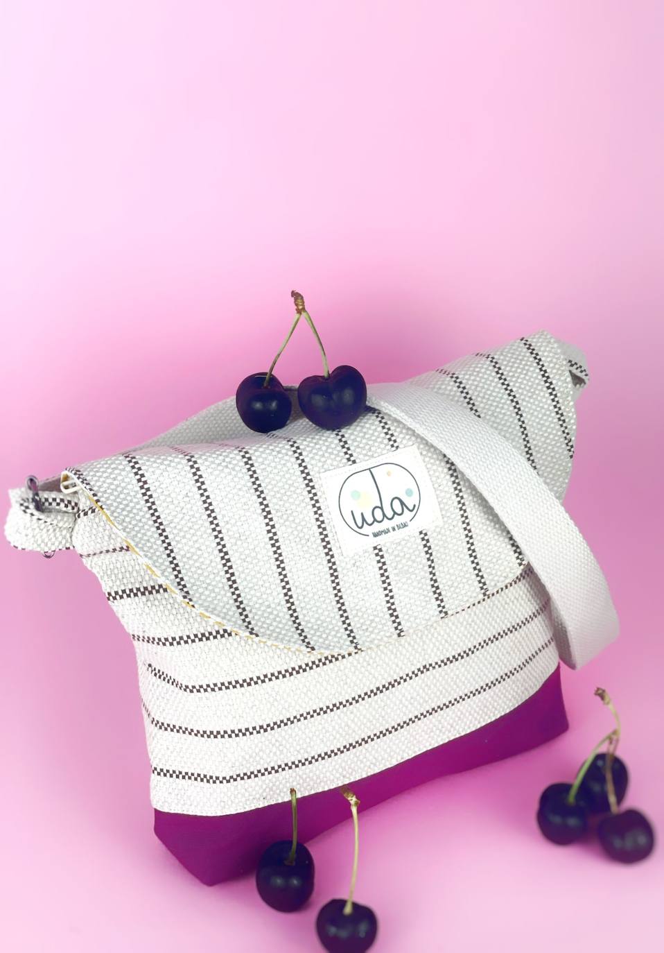 Fotos: La pareja vizcaína que rescata los colores del verano en pleno invierno con sus accesorios