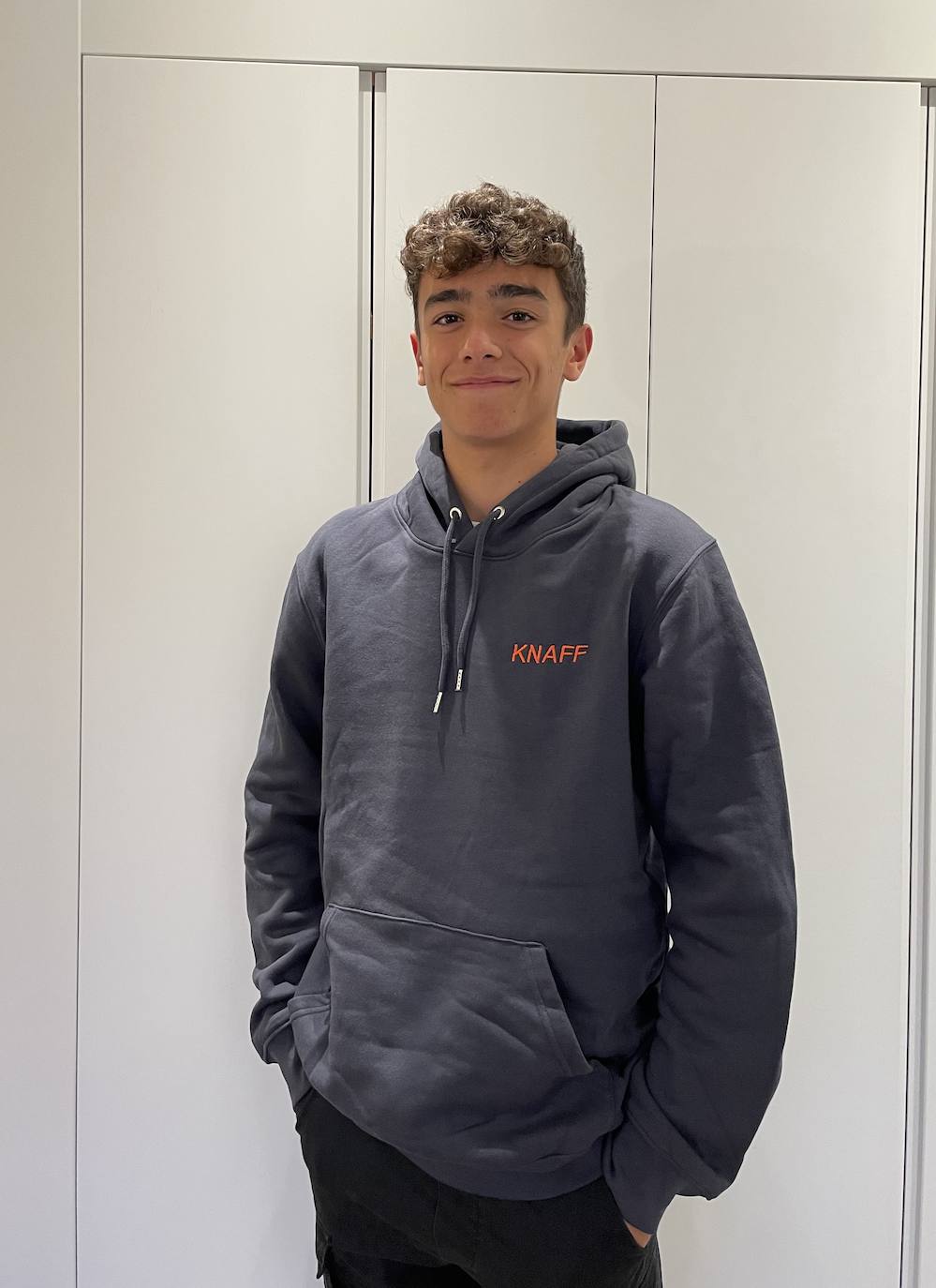 Fotos: La sudadera solidaria de dos amigas bilbaínas que conquistó a Aitor Ocio