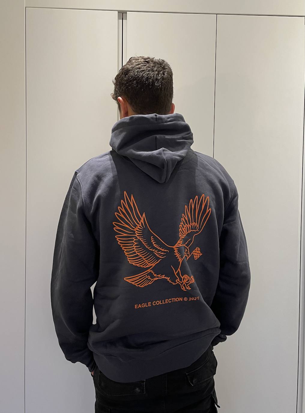 Fotos: La sudadera solidaria de dos amigas bilbaínas que conquistó a Aitor Ocio