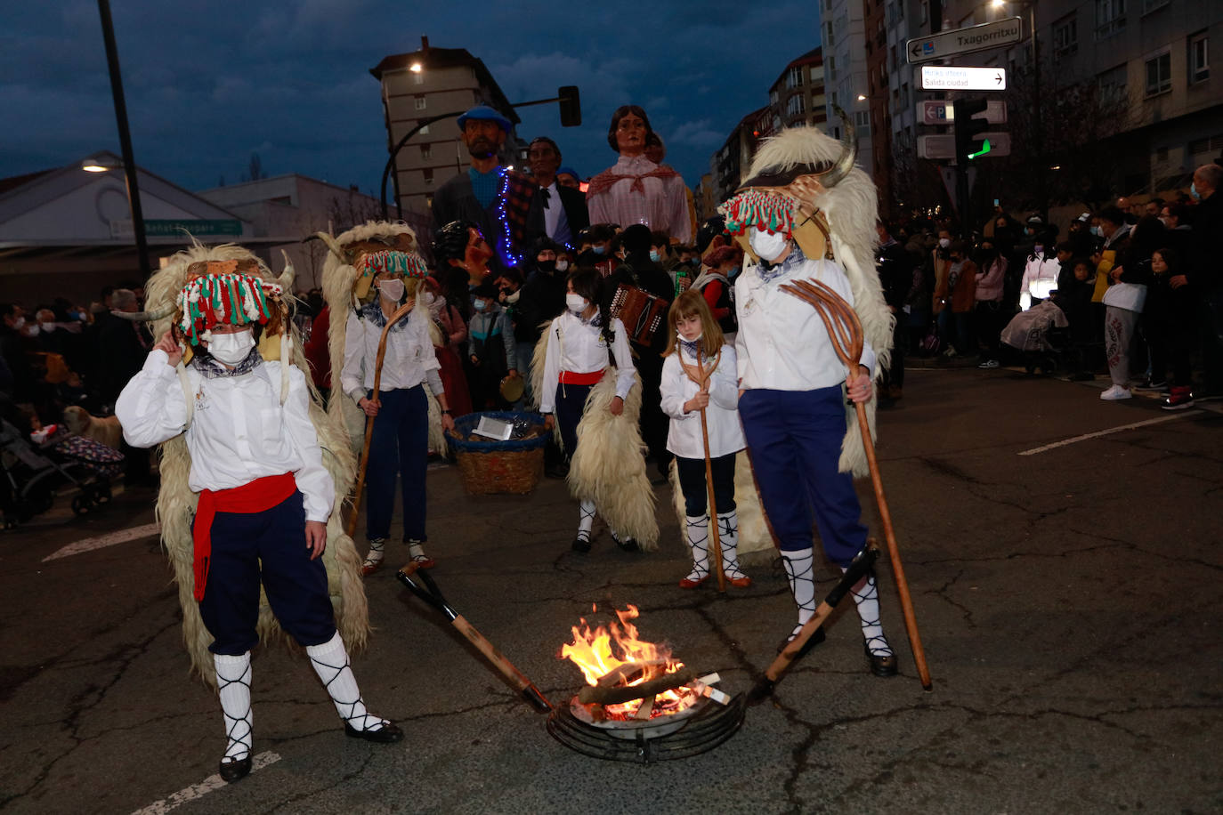 Fotos: Olentzero y su mágico séquito inunda de ilusión Vitoria