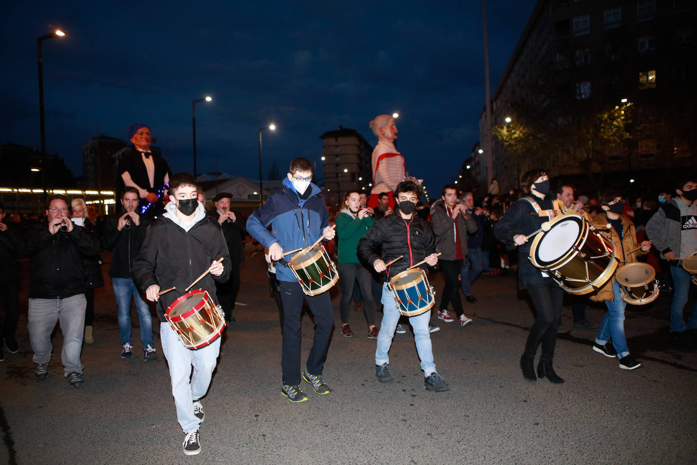 Fotos: Olentzero y su mágico séquito inunda de ilusión Vitoria