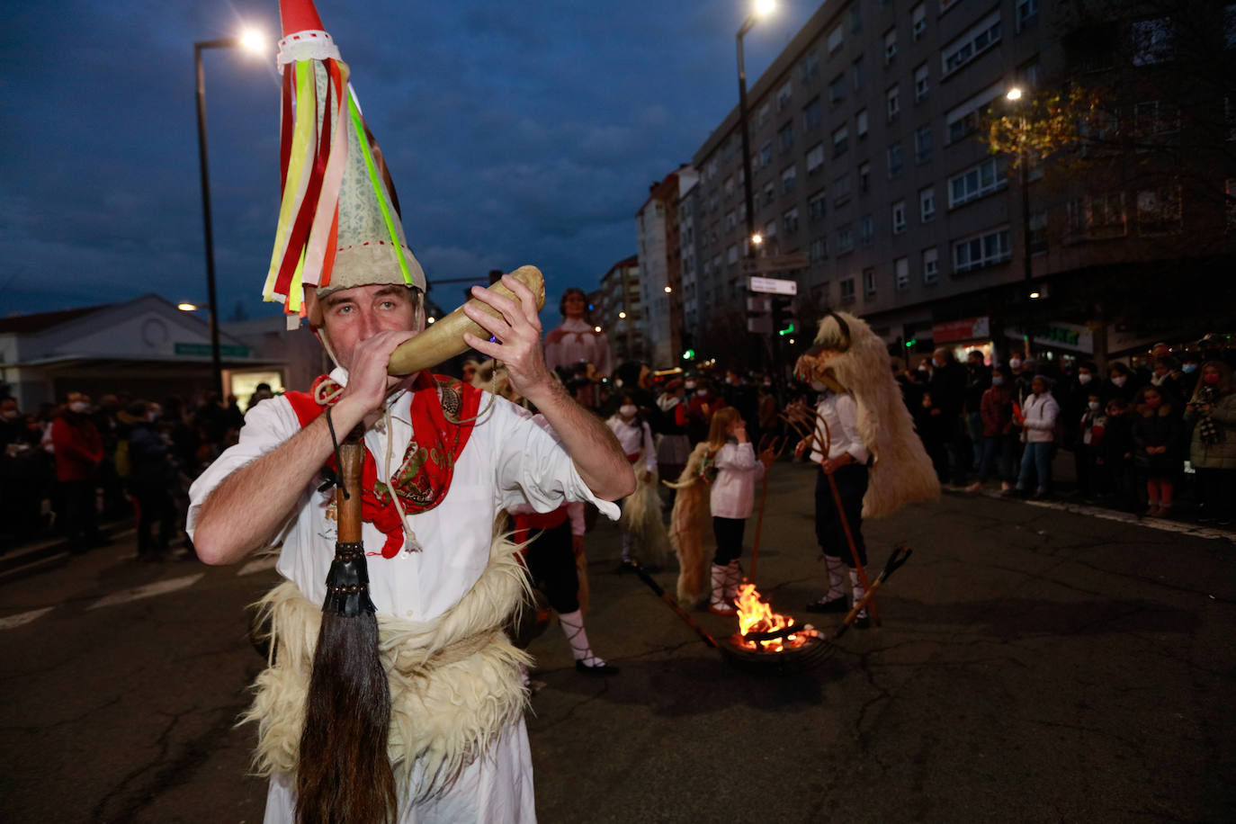 Fotos: Olentzero y su mágico séquito inunda de ilusión Vitoria