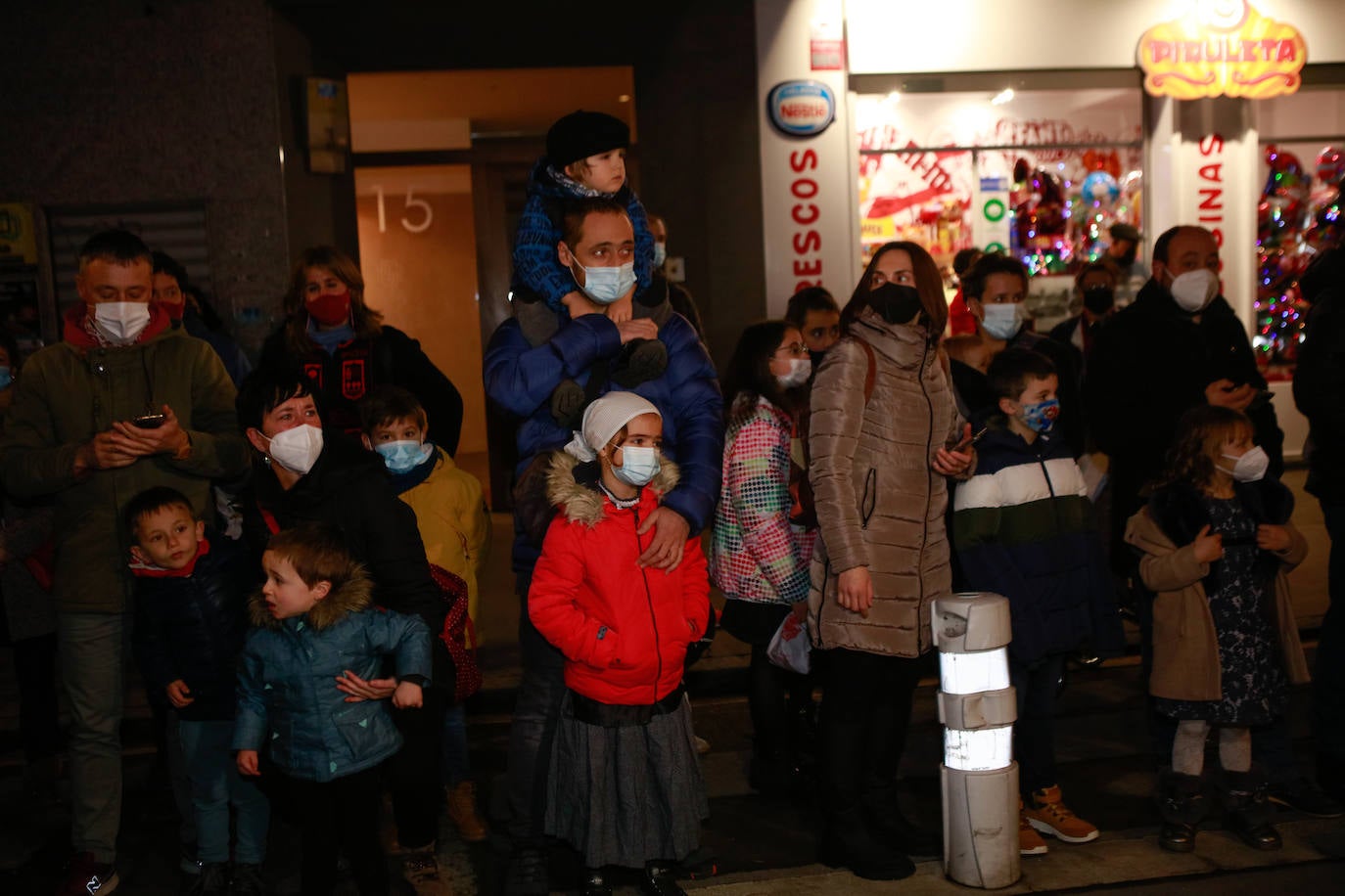 Fotos: Olentzero y su mágico séquito inunda de ilusión Vitoria