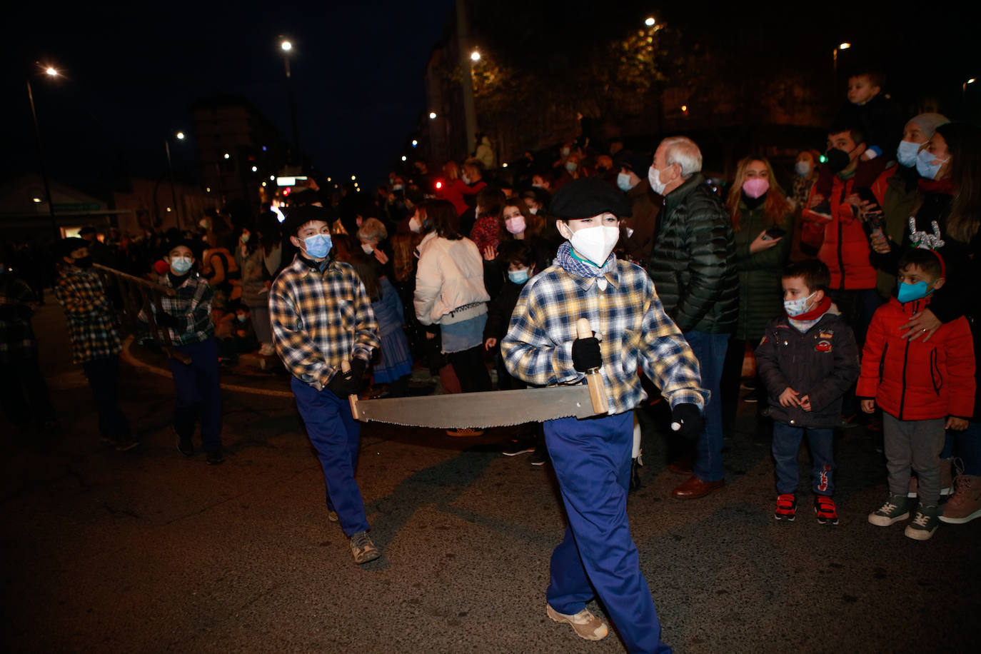 Fotos: Olentzero y su mágico séquito inunda de ilusión Vitoria