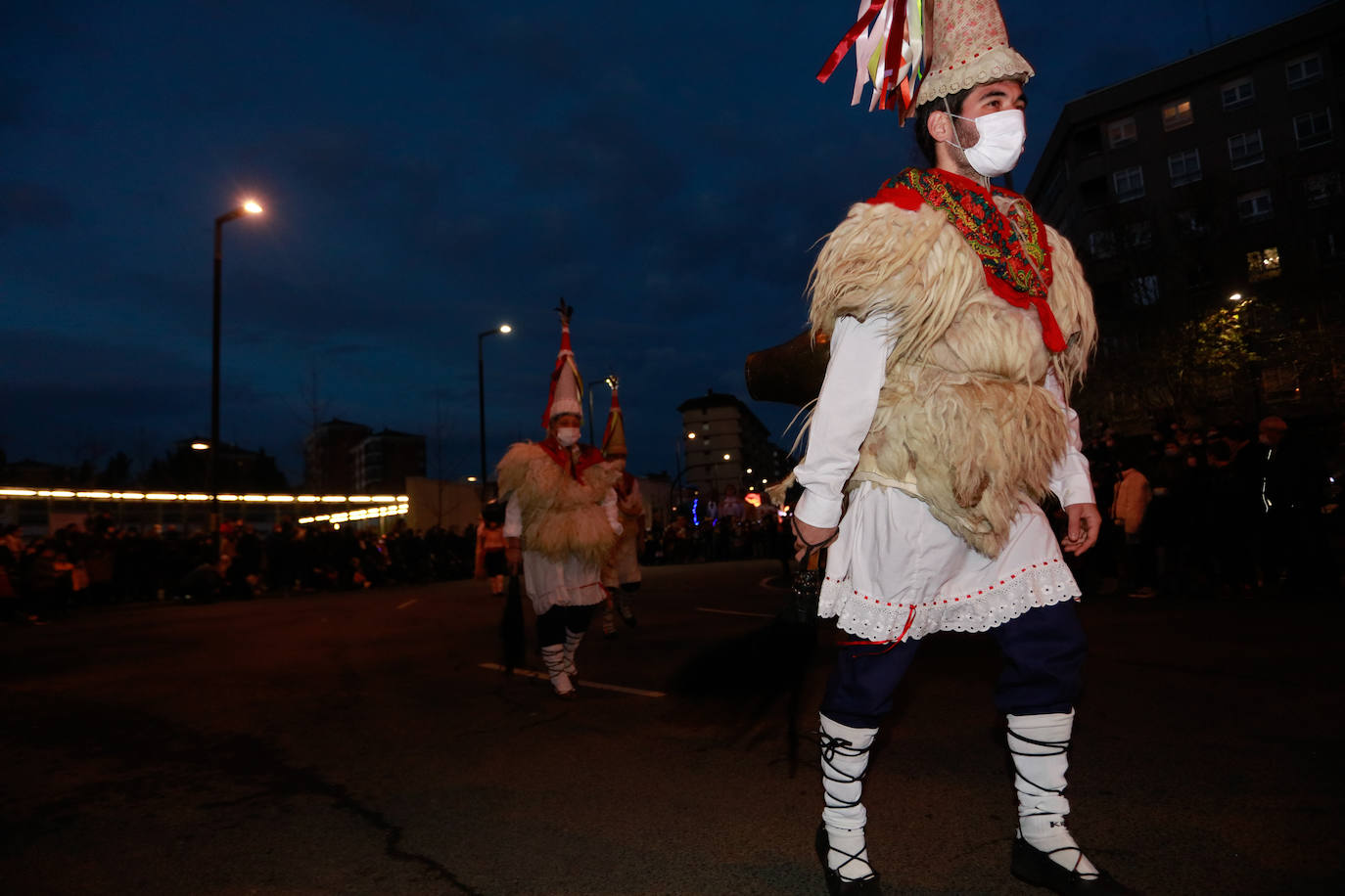 Fotos: Olentzero y su mágico séquito inunda de ilusión Vitoria