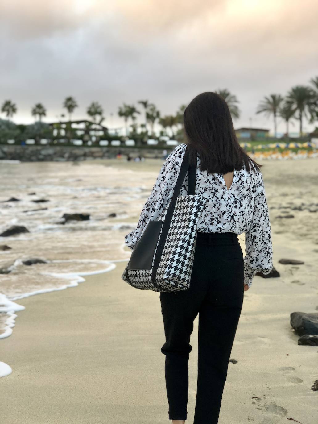 Fotos: Los bolsos que van a triunfar este invierno son de pelo y llegan desde Ondarroa