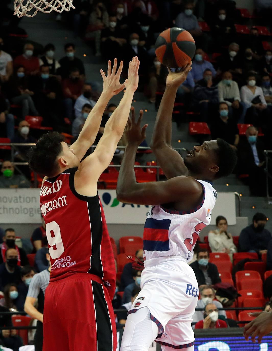Fotos: Las mejores imágenes del Zaragoza - Baskonia