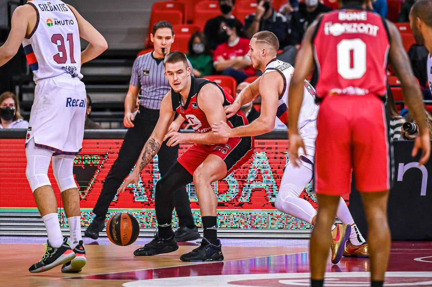 Fotos: Las mejores imágenes del Zaragoza - Baskonia