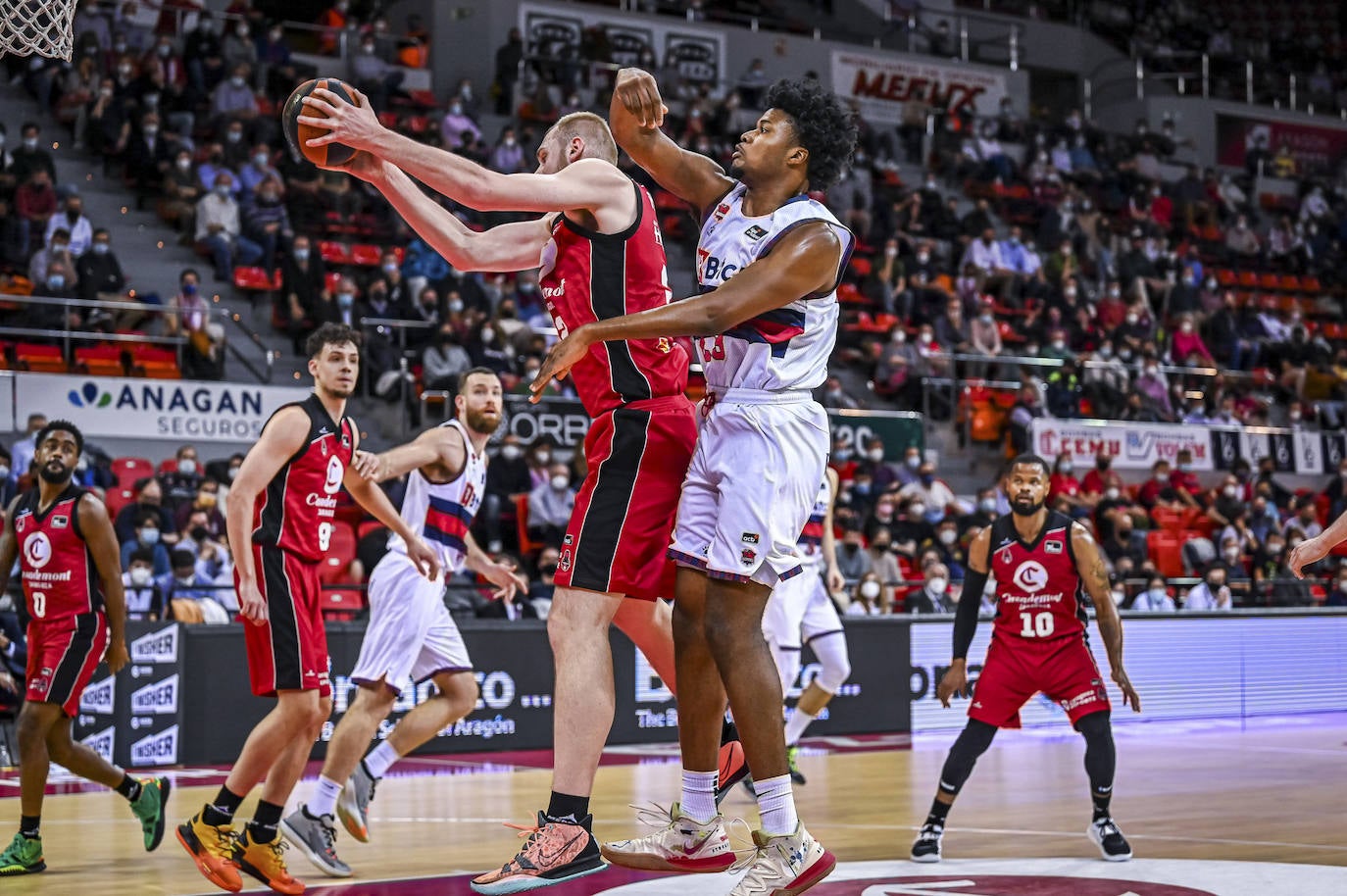 Fotos: Las mejores imágenes del Zaragoza - Baskonia