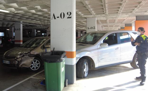 Estado en el que han quedado los dos coches accidentados en el Megapark. 