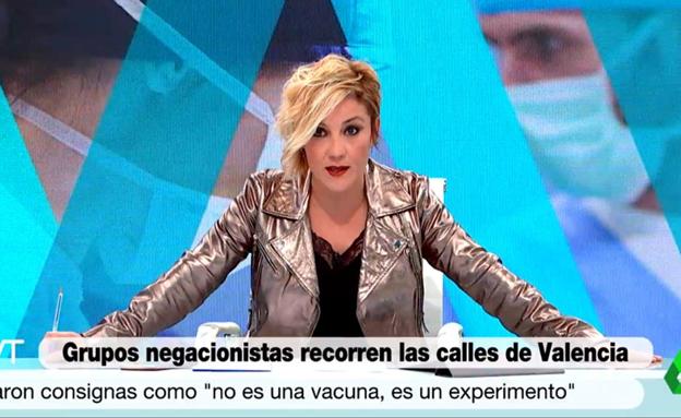 Cristina Pardo ataca a los negacionistas por una desagradable pancarta sobre Antonio Resines