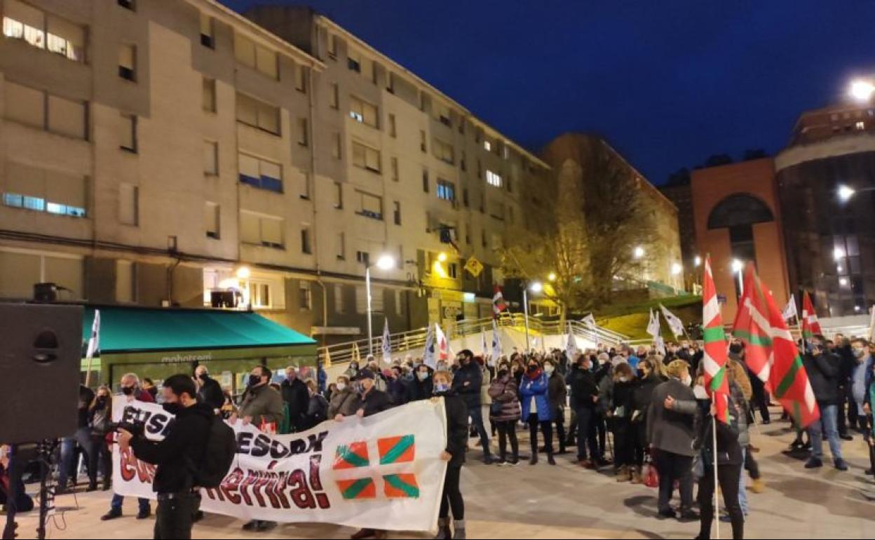 Celebración de la salida de prisión del etarra Kepa Legina en marzo en Bilbao. 