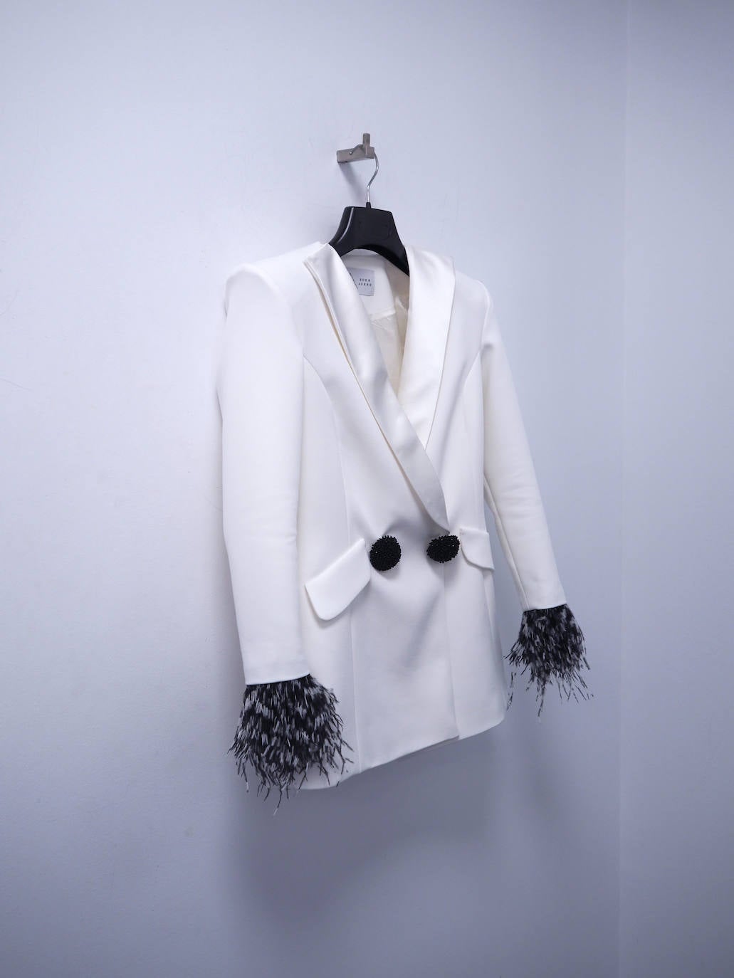 Fotos: Ana Urrutia con esmoquin y Ane Ibarzabal con &#039;body&#039;: sus diseños vizcaínos en las campanadas de ETB2