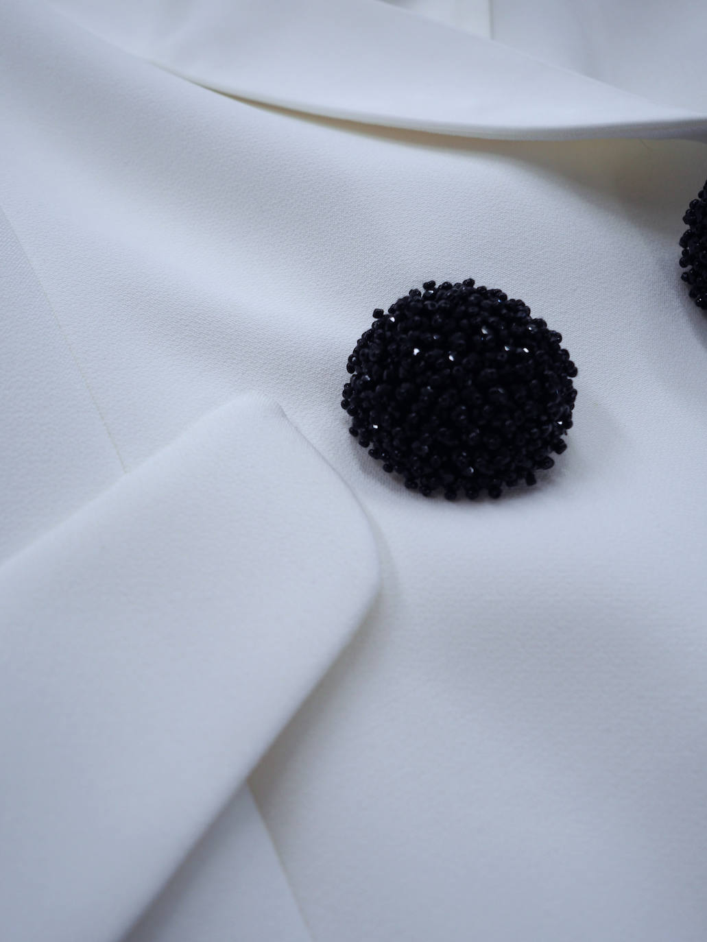 Fotos: Ana Urrutia con esmoquin y Ane Ibarzabal con &#039;body&#039;: sus diseños vizcaínos en las campanadas de ETB2