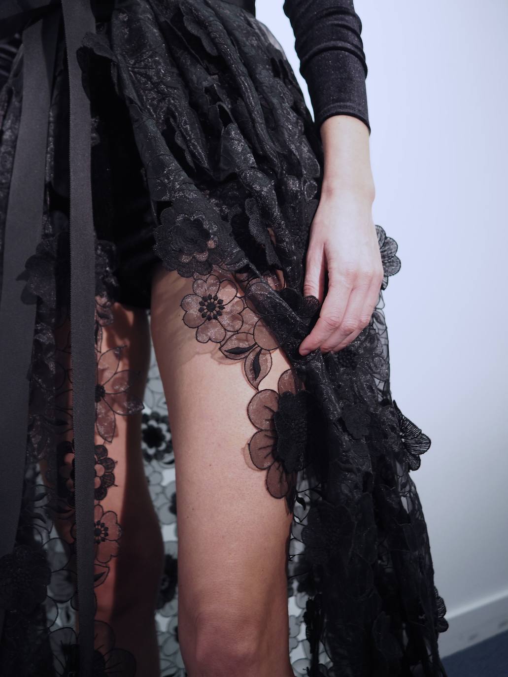 Fotos: Ana Urrutia con esmoquin y Ane Ibarzabal con &#039;body&#039;: sus diseños vizcaínos en las campanadas de ETB2