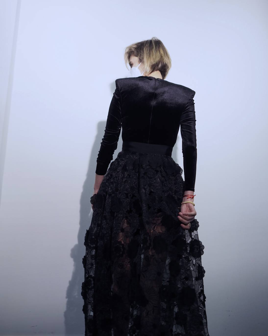 Fotos: Ana Urrutia con esmoquin y Ane Ibarzabal con &#039;body&#039;: sus diseños vizcaínos en las campanadas de ETB2