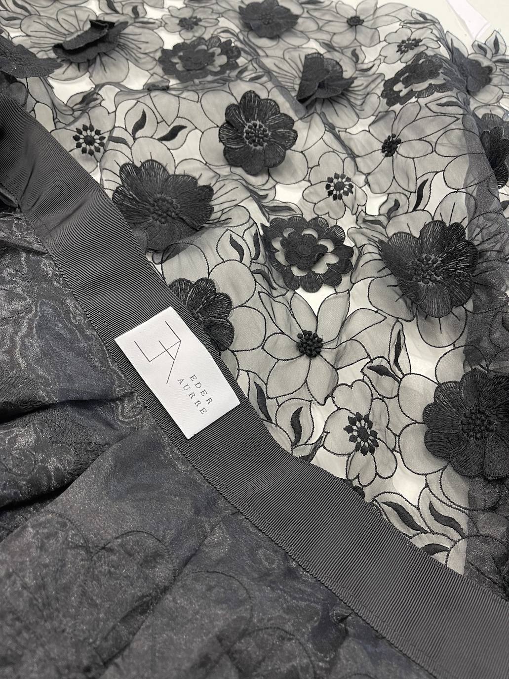 Fotos: Ana Urrutia con esmoquin y Ane Ibarzabal con &#039;body&#039;: sus diseños vizcaínos en las campanadas de ETB2