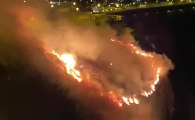 Los bomberos intervienen en 52 incendios durante la noche de Fin de Año en Bizkaia