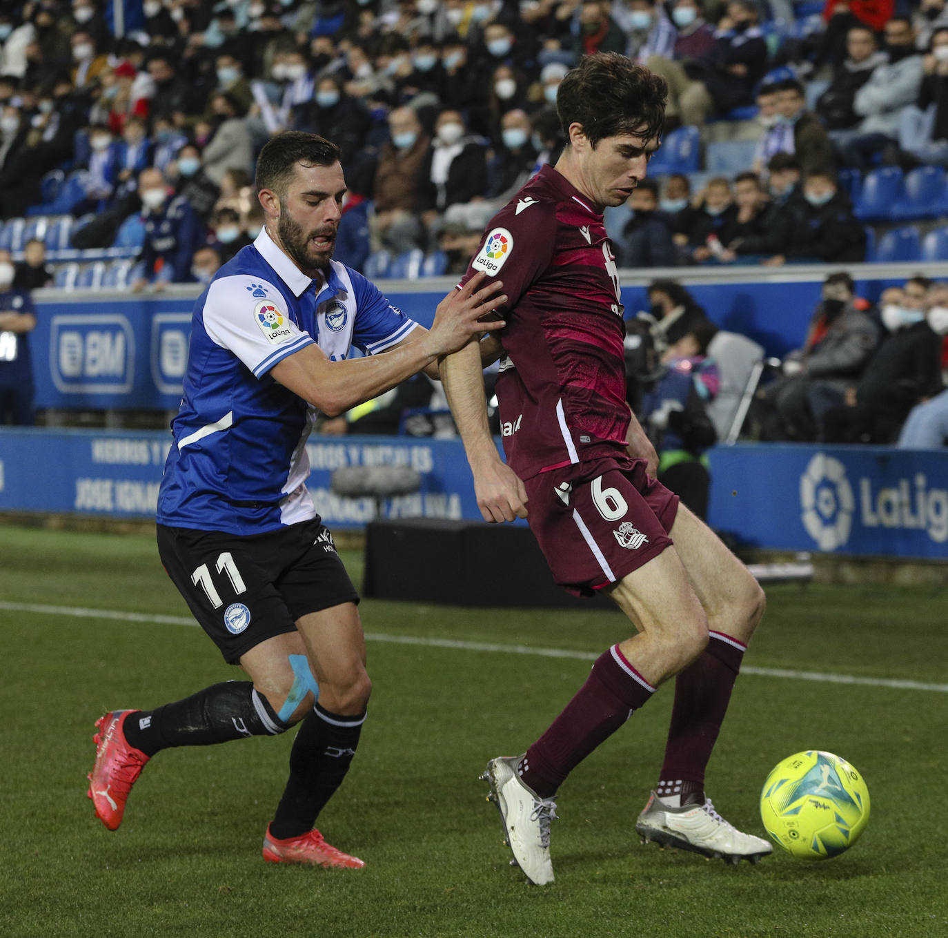 Fotos: Las mejores imágenes del derbi Alavés-Real Sociedad