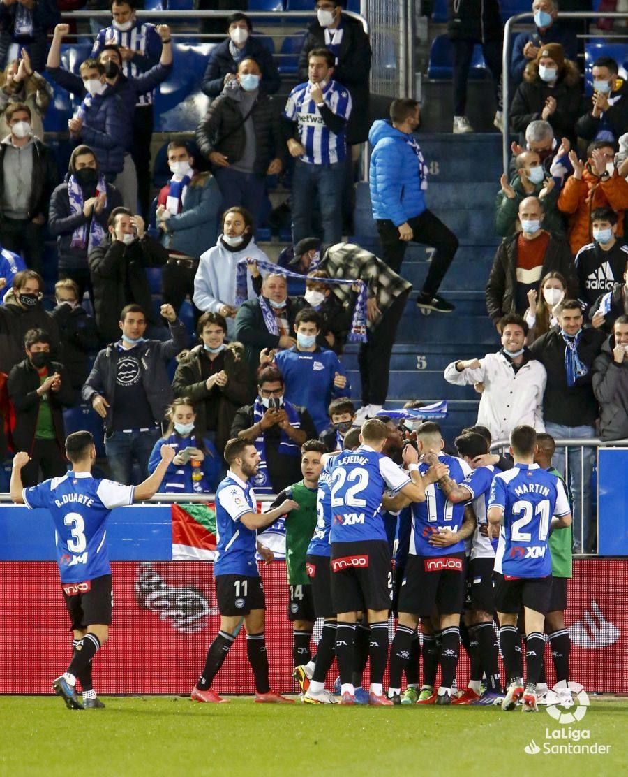 Fotos: Las mejores imágenes del derbi Alavés-Real Sociedad