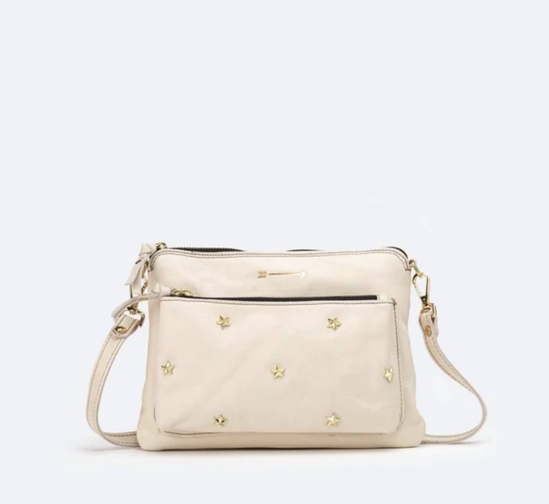 Un bolso práctico y con un toque diferente. Así es el modelo 'Bugsy' de la firma de accesorios vizcaína Mércules. Lo puedes adquirir en su tienda bilbaína, situada en la calle Telesforo Aranzadi, en la de Getxo, en la avenida Neguri, y en su página web. Cuesta 175 euros.