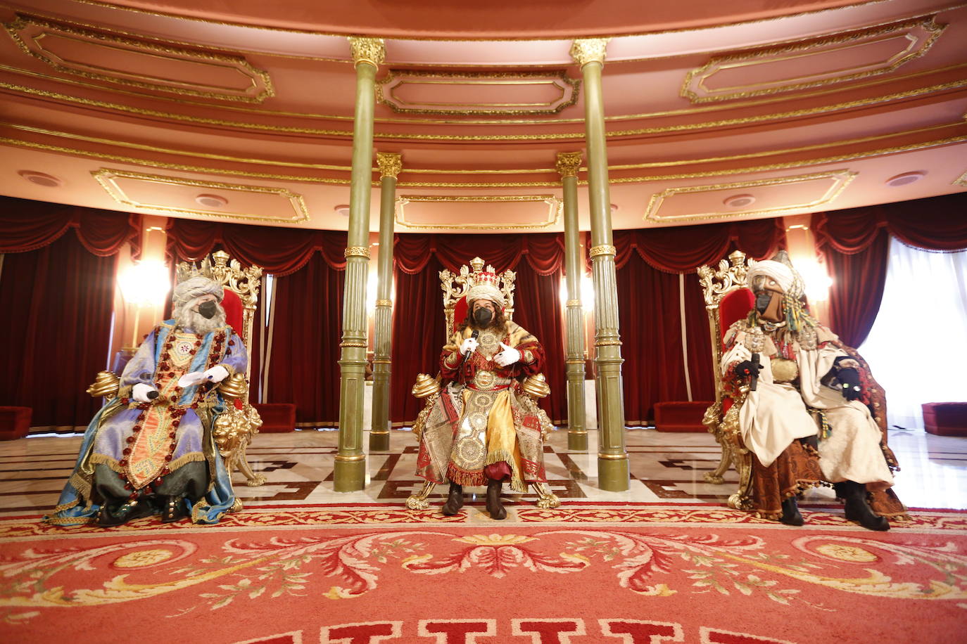 Fotos: Bilbao no tendrá cabalgata, pero los Reyes ya están aquí