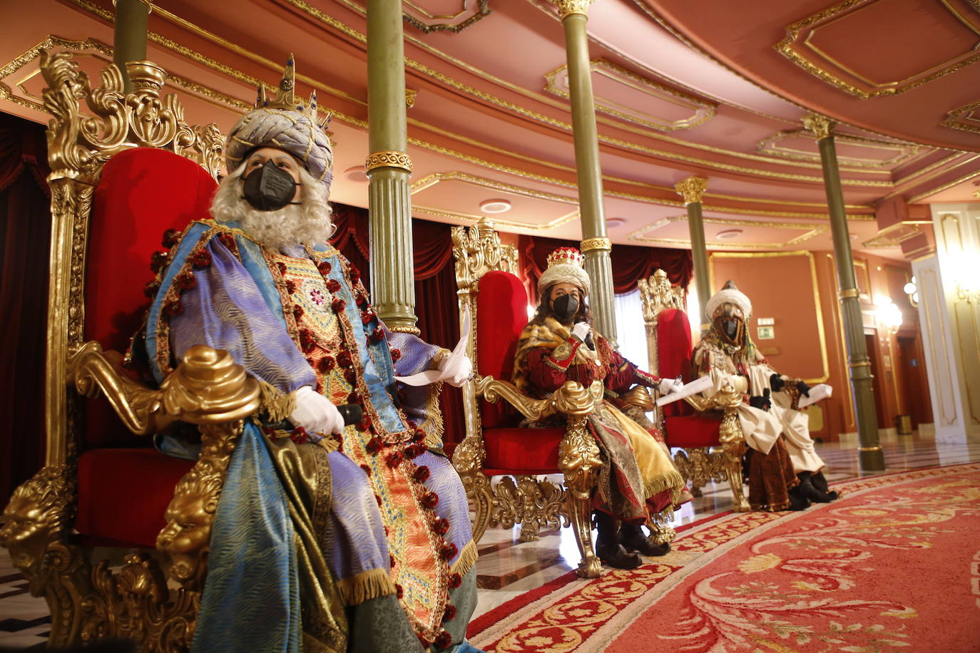 Fotos: Bilbao no tendrá cabalgata, pero los Reyes ya están aquí