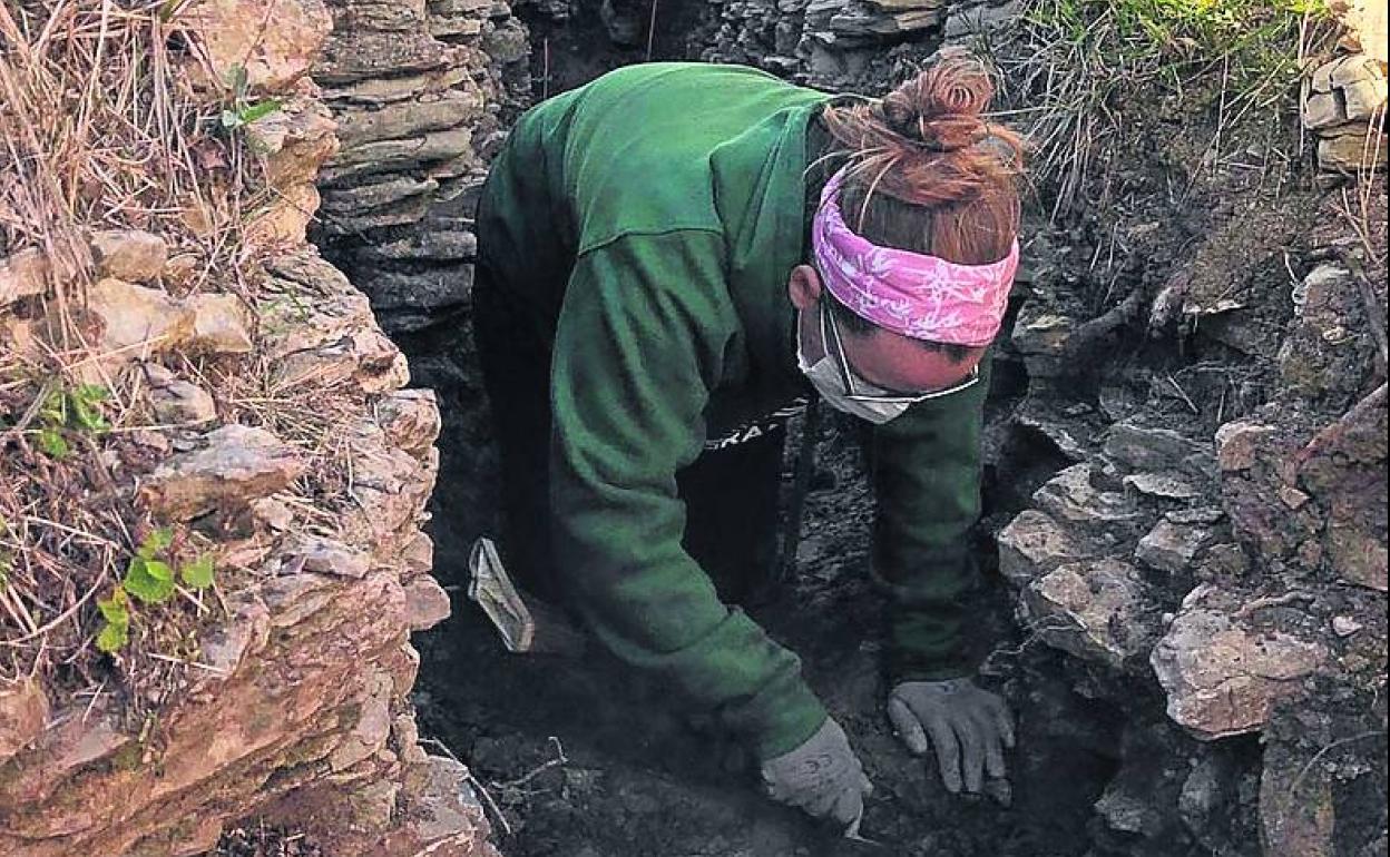 Trabajos en una de las trincheras rehabilitadas.