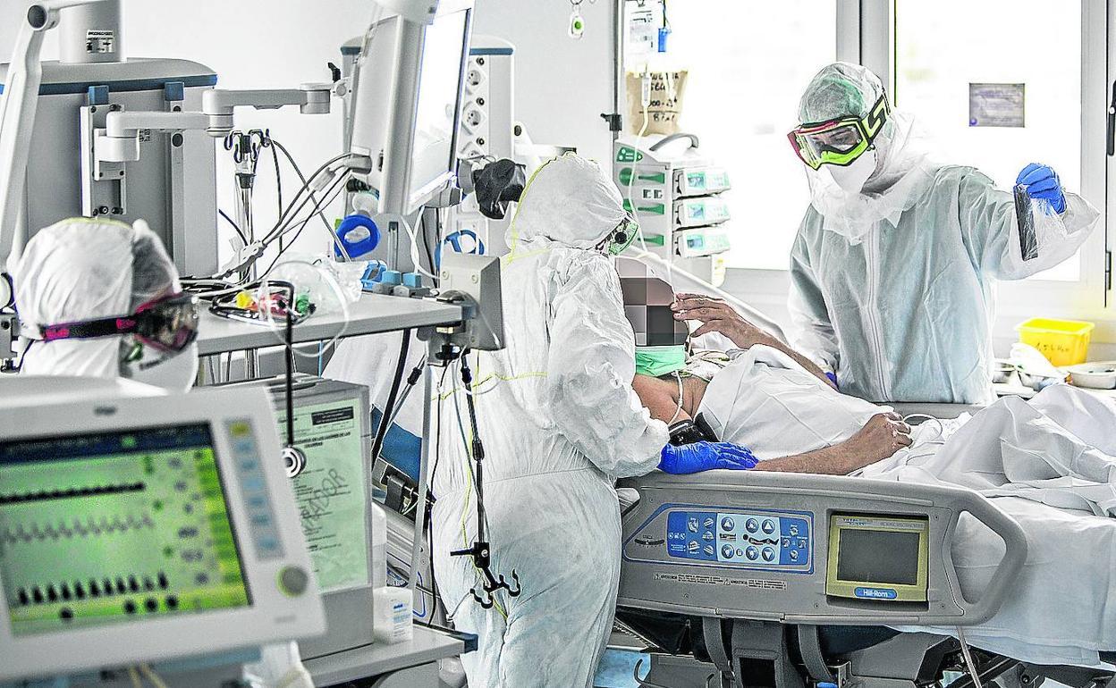 Cuatro menores hospitalizados por covid en la última semana en Euskadi, dos de ellos en la UCI