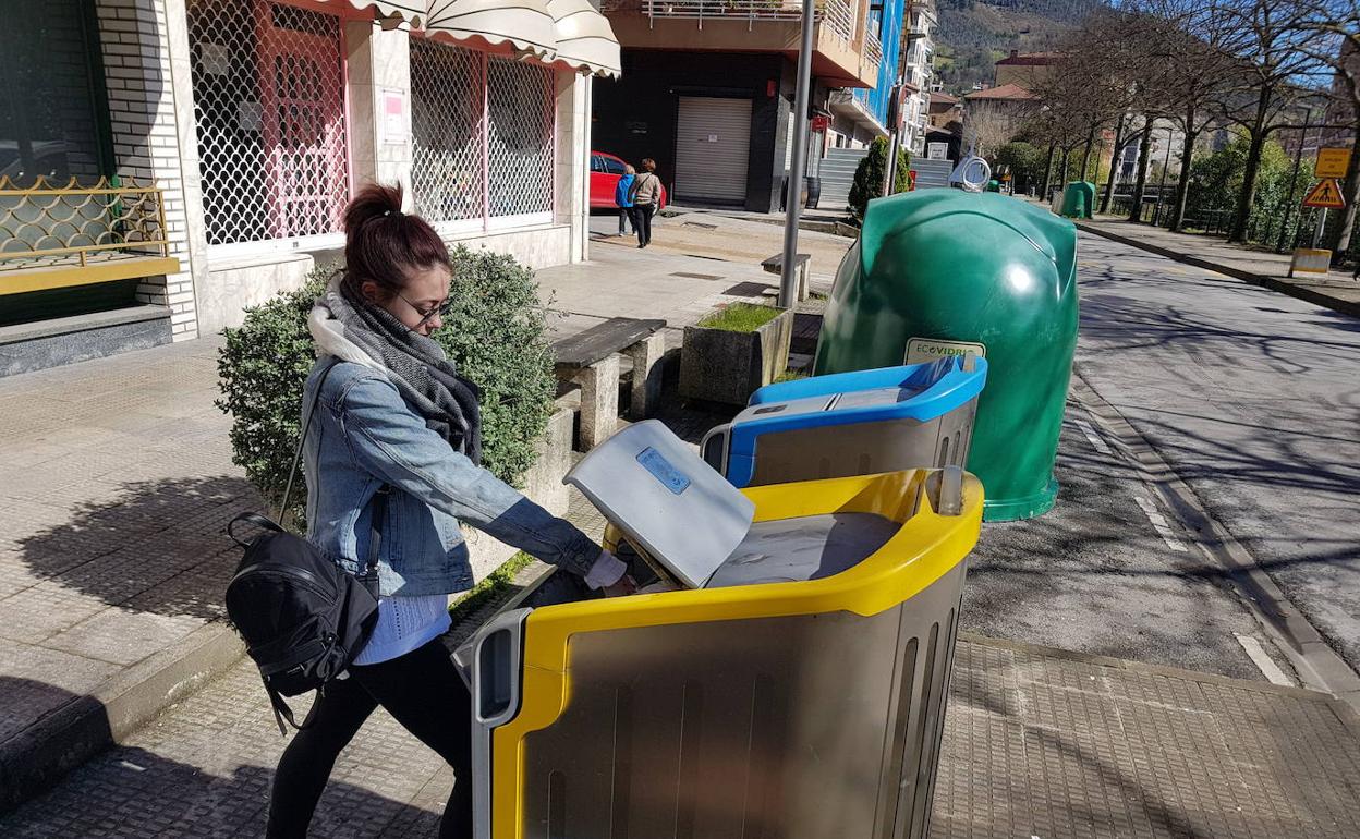 Este año, LLodio pagará dos veces el recibo de basuras para ponerse al día con la tasa.