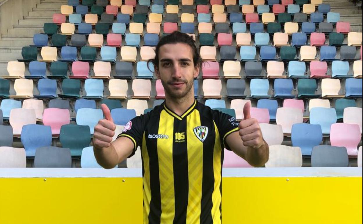 Altair Reyes presentado como nuevo lateral izquierdo del Barakaldo 