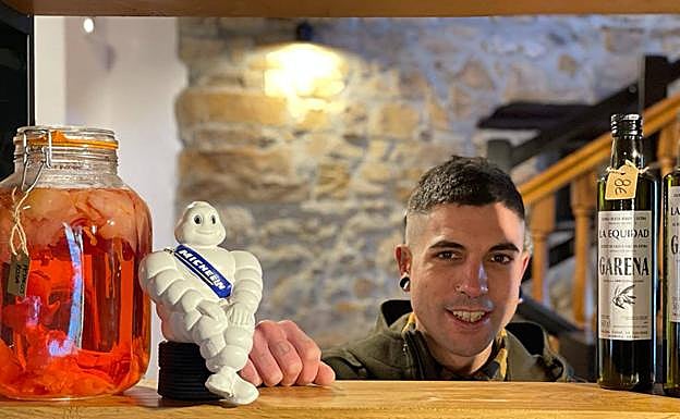 El Bibendum (del latín bebamos) identificativo de Michelin se muestra en Garena, que conquistó estrella el 14 de diciembre.