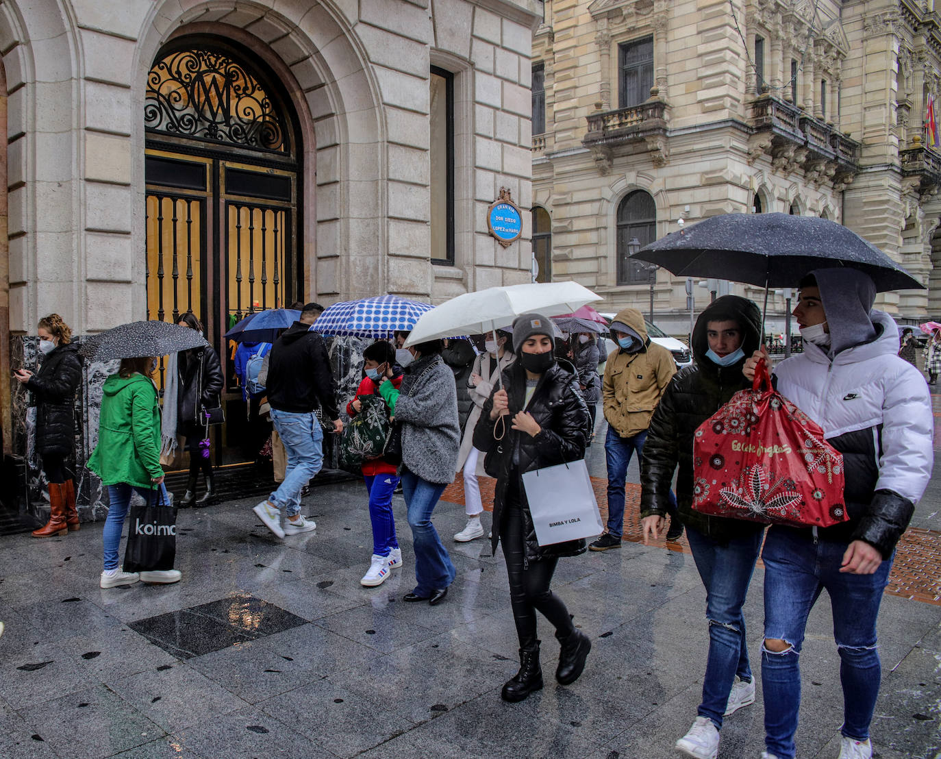 Fotos: Primer día de rebajas en Bilbao