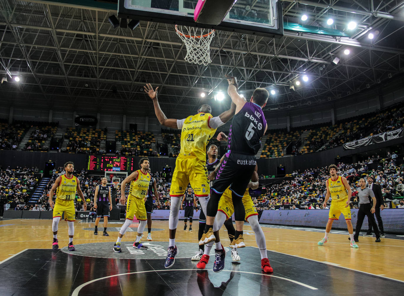 Fotos: Las imágenes del Bilbao Basket-Andorra