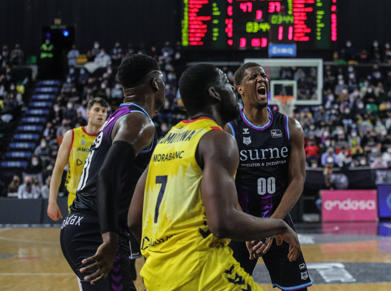 Fotos: Las imágenes del Bilbao Basket-Andorra