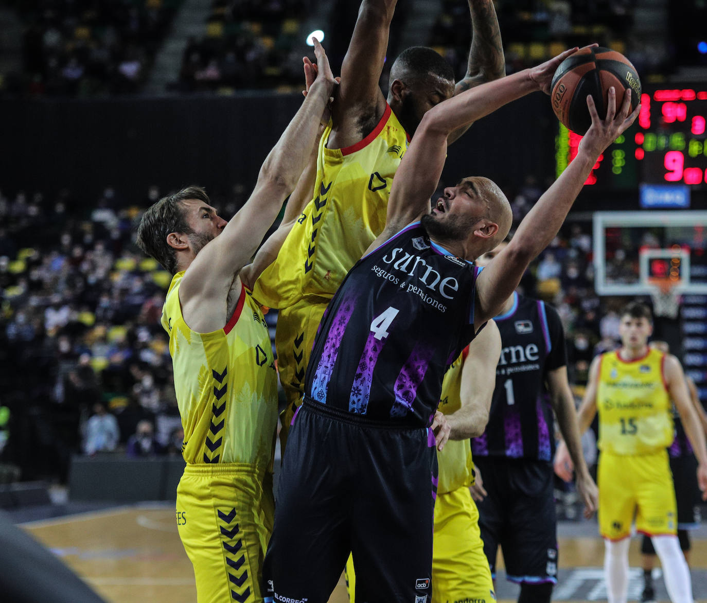 Fotos: Las imágenes del Bilbao Basket-Andorra