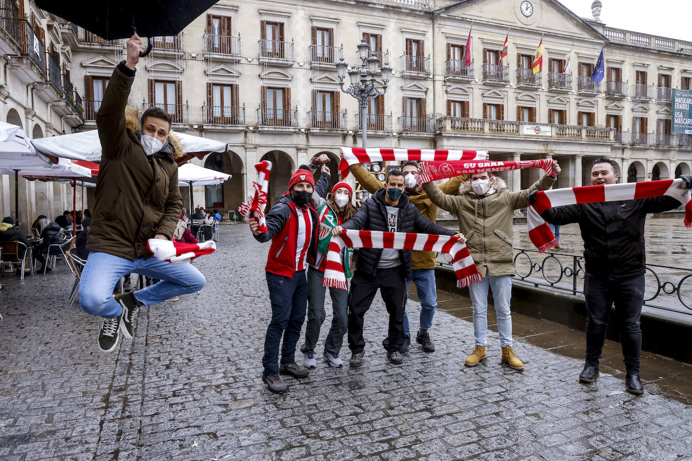 Fotos: Ambiente previo al Alavés - Athletic en el Casco Viejo de Vitoria