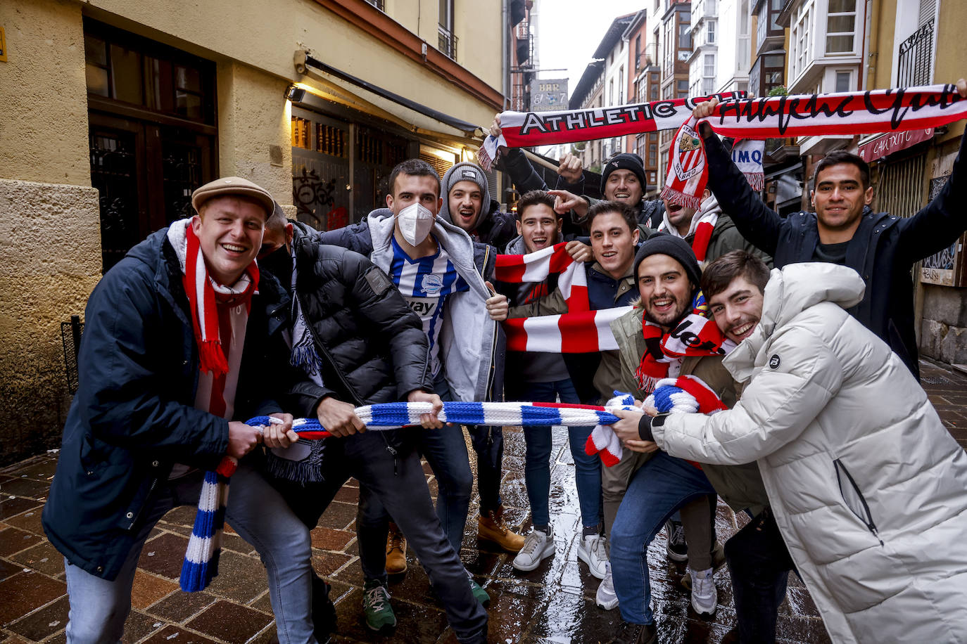 Fotos: Ambiente previo al Alavés - Athletic en el Casco Viejo de Vitoria