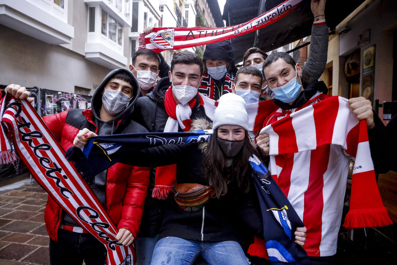 Fotos: Ambiente previo al Alavés - Athletic en el Casco Viejo de Vitoria