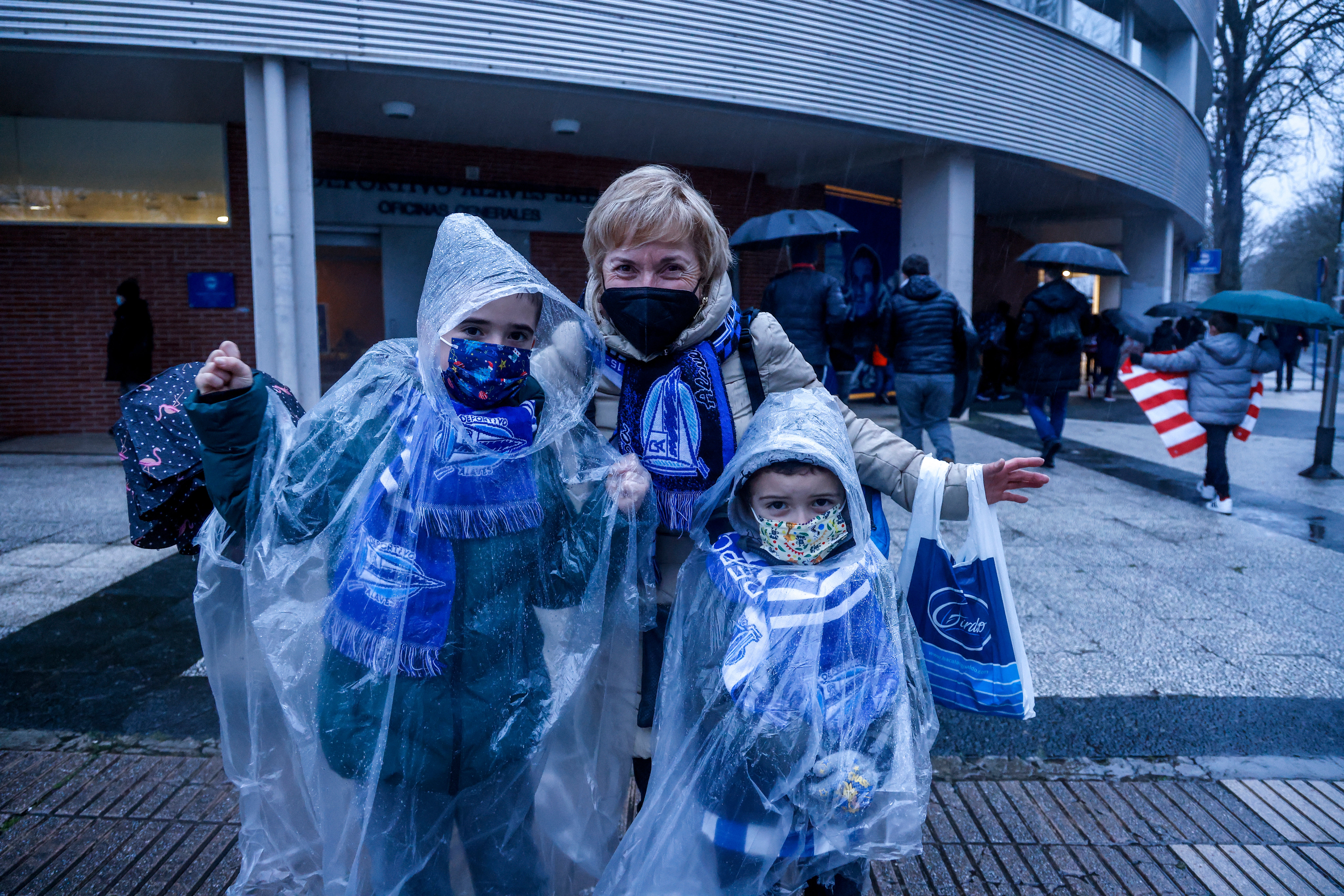 Fotos: Ambiente previo al Alavés - Athletic en el Casco Viejo de Vitoria