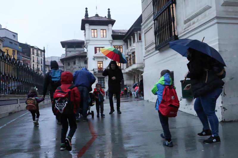 Fotos: Vuelta al colegio en Bizkaia tras las navidades