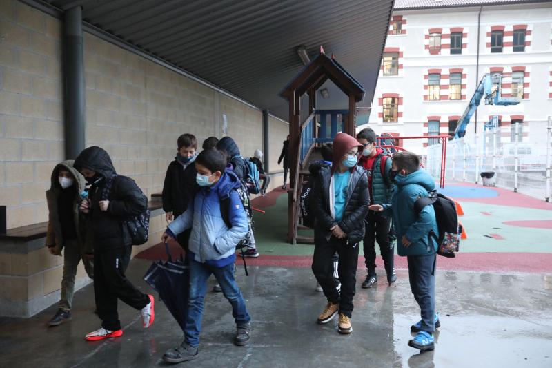 Fotos: Vuelta al colegio en Bizkaia tras las navidades